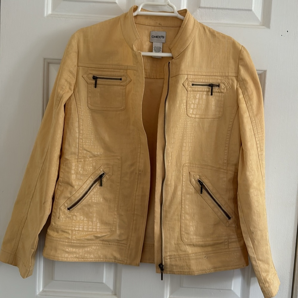 Chico's alligator gator imprint, Yellow Zip Up Jacket & 4 zip pockets. Size 0